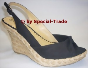 High heeled sandals black