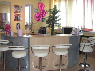 showroom-bar