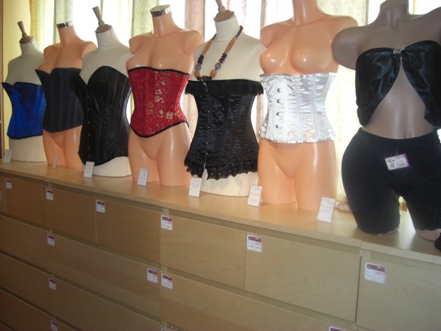 showroom-corsets-corsages