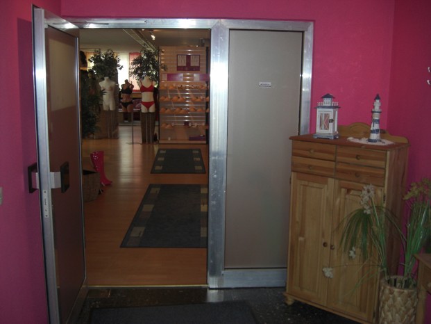 showroom-entrance