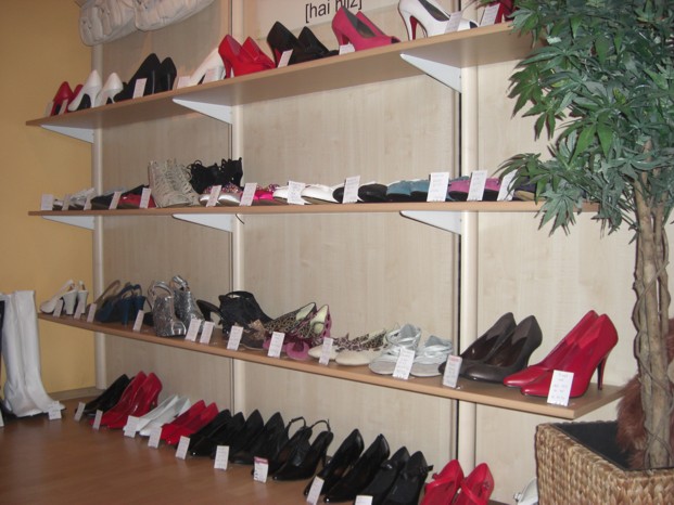 showroom-ladies-shoes-boots-oversizes