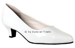 closed pumps oversizes white