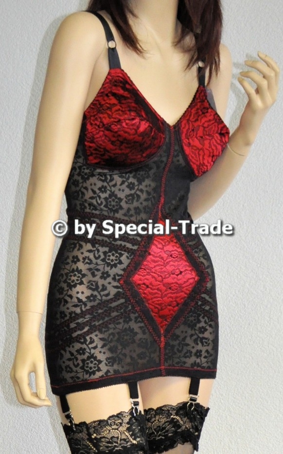 corselet-black-red-front-4910.jpg