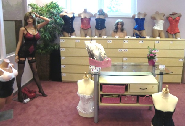 corsets-cinchers-showroom-schwaig-nuernberg.jpg