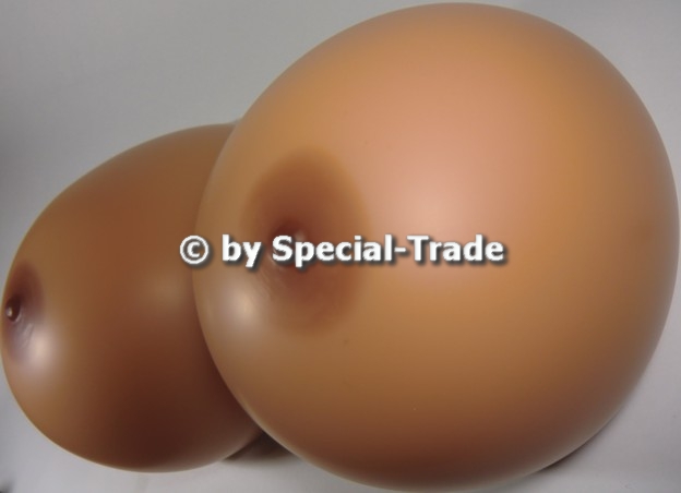 gigantic-silicone-breasts-10-kg-553-n-625-1.jpg