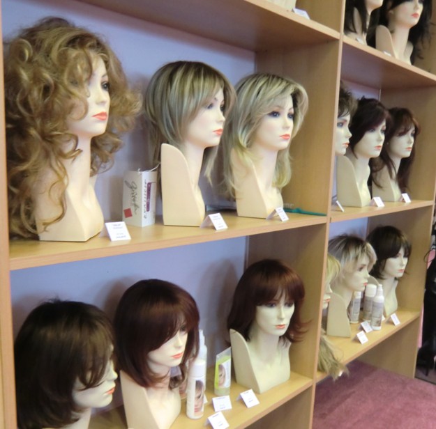 wigs-selection-showroom-schwaig-nuernberg.jpg